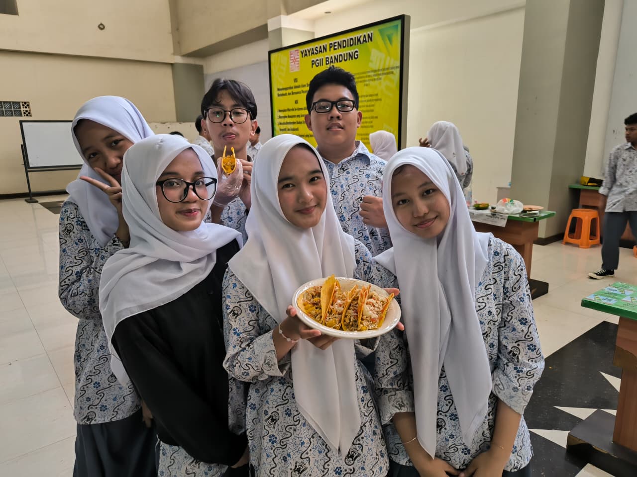 Praktik masak makanan internasional kelas XI-6 mapel PKWU